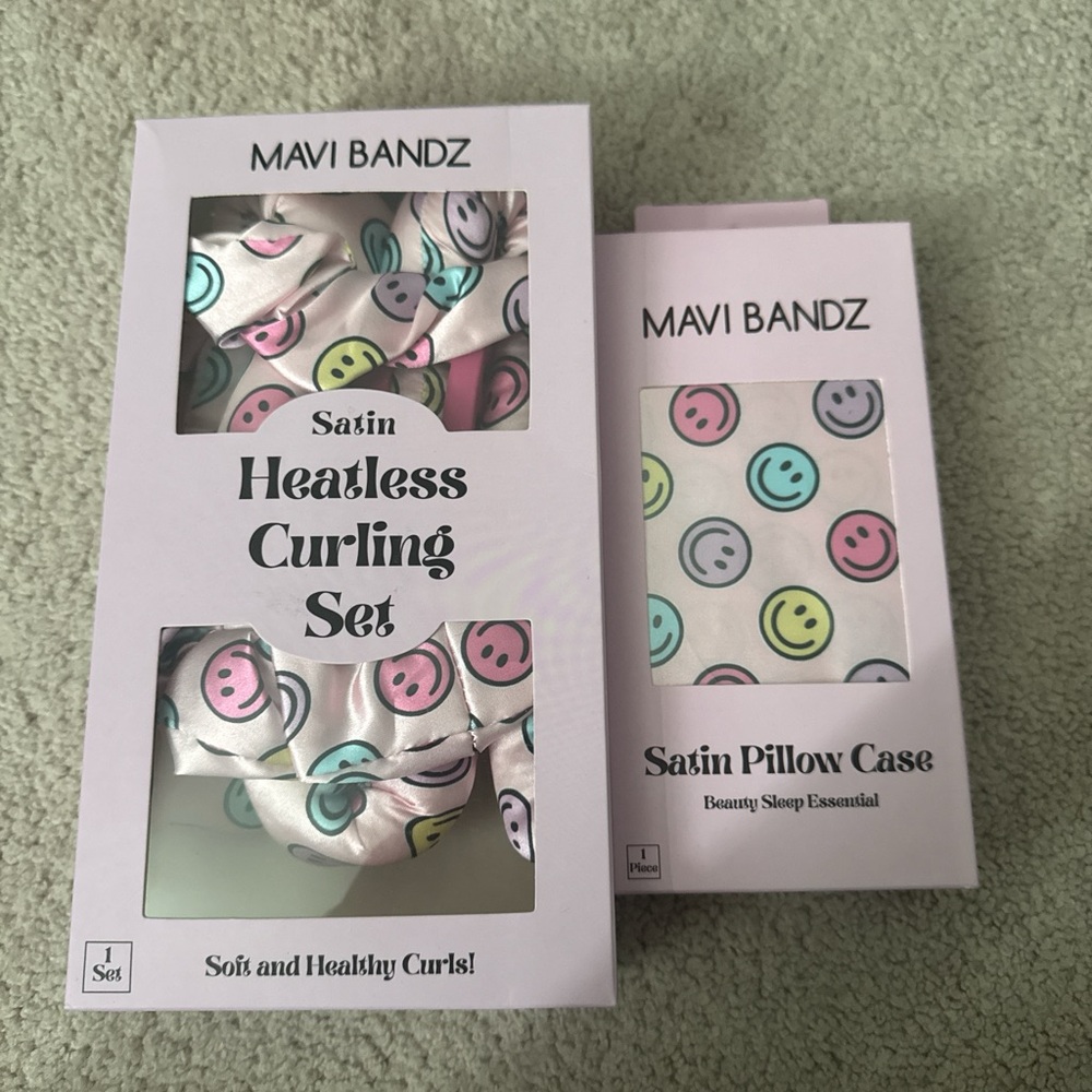 Satin pillowcase and heatless curling set